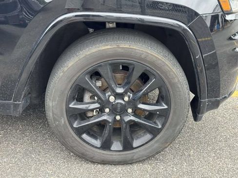 Used 2019 Jeep Grand Cherokee Altitude AWD/4WD image 7
