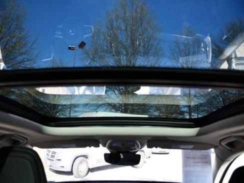 Used 2025 Volvo XC60 B5 Plus image 23