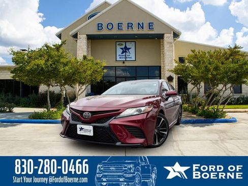 Used 2018 Toyota Camry XSE image 1
