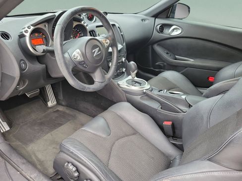 Used 2016 Nissan 370Z Touring RWD image 11