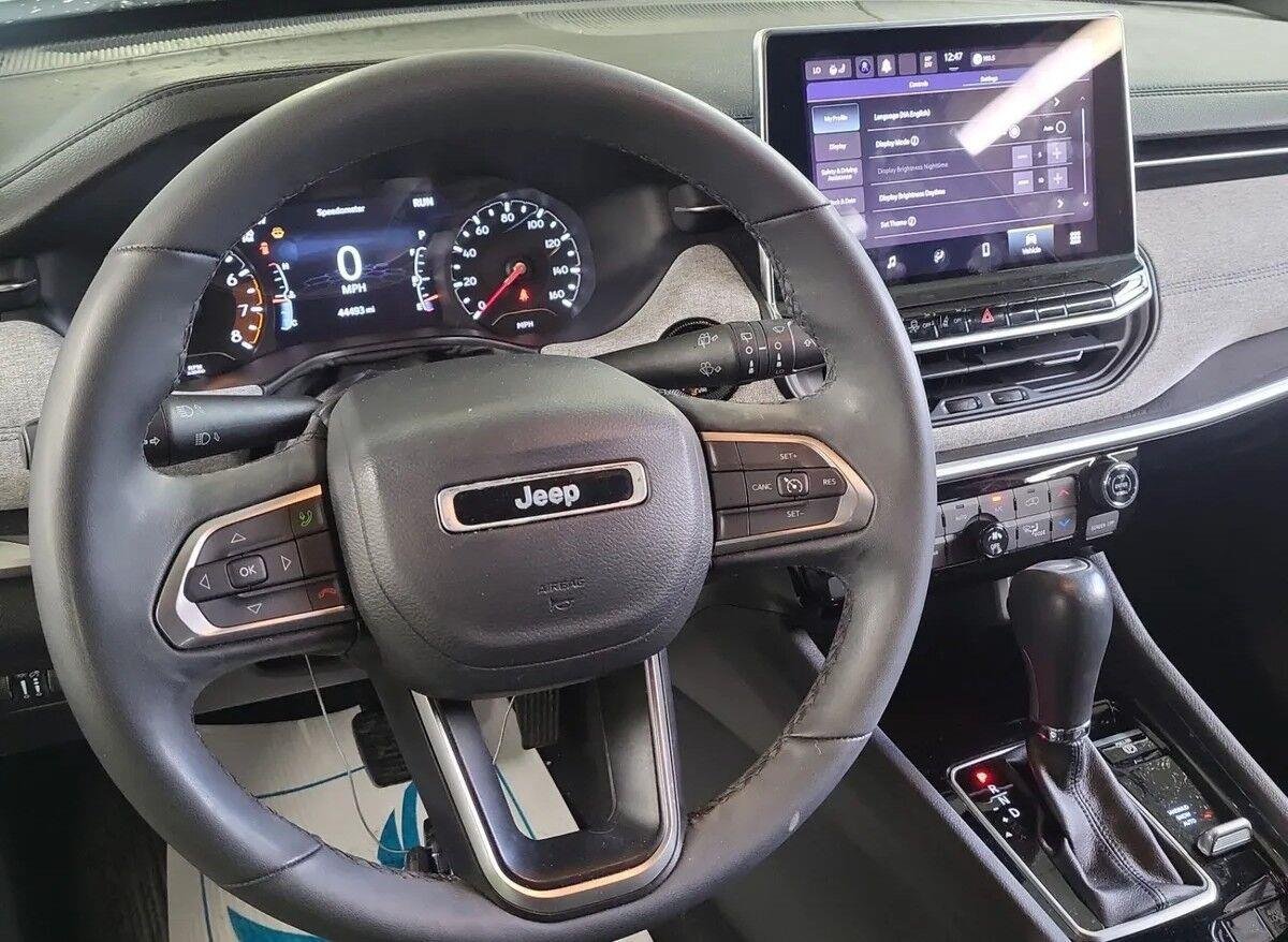 Used 2023 Jeep Compass Latitude w/ Convenience Group AWD/4WD image 5