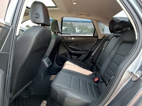 Used 2021 Volkswagen Jetta SE w/ SE Cold Weather Package FWD image 10