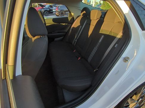 Used 2025 Hyundai Elantra SEL FWD image 25