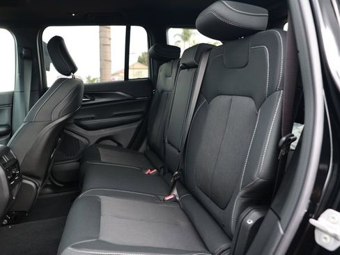 New 2025 Jeep Grand Cherokee Laredo image 28