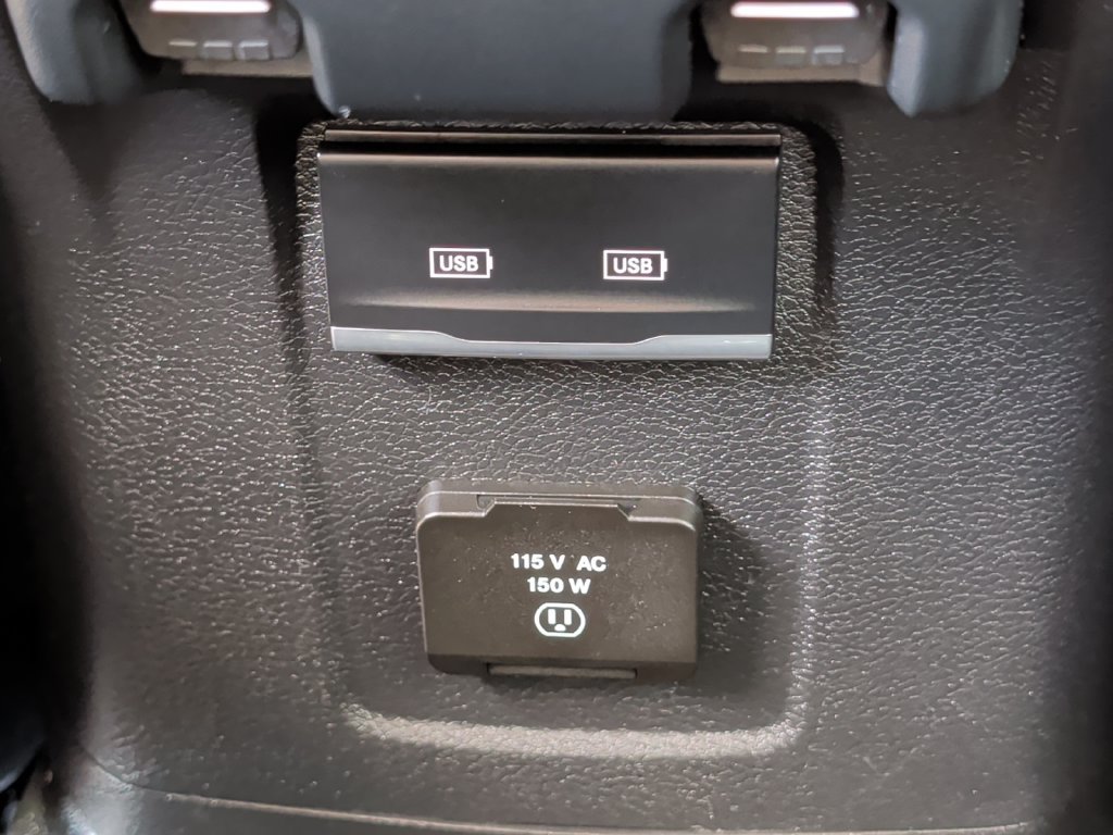 Used 2022 Jeep Wrangler Unlimited Sahara w/ Cold Weather Group AWD/4WD image 32