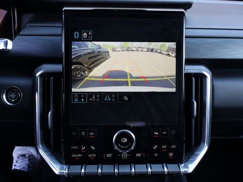 Used 2025 GMC Acadia Elevation FWD image 23