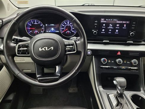 Used 2023 Kia Carnival LX FWD image 22