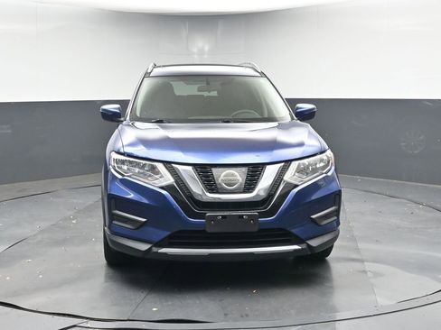 Used 2017 Nissan Rogue SV w/ Sun & Sound Touring Package image 8