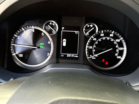 Used 2023 Lexus GX 460 Premium w/ Accessory Package image 10