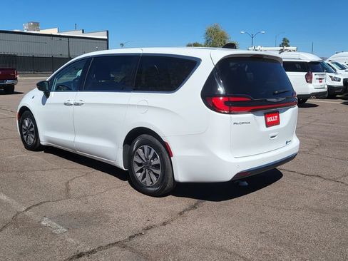 Used 2024 Chrysler Pacifica Limited FWD image 7