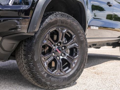 Used 2025 GMC Canyon Elevation w/ Convenience Package RWD image 4