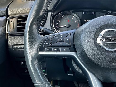Used 2017 Nissan Rogue SV w/ SV Premium Package AWD/4WD image 20
