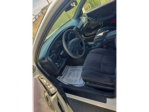 Used 2002 Pontiac Grand Prix SE w/ Widetrack Smart Pkg FWD image 8