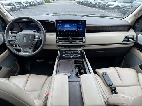 Used 2023 Lincoln Navigator L Reserve AWD/4WD image 10
