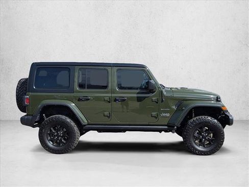 Used 2022 Jeep Wrangler Unlimited Sahara w/ Cold Weather Group AWD/4WD image 4