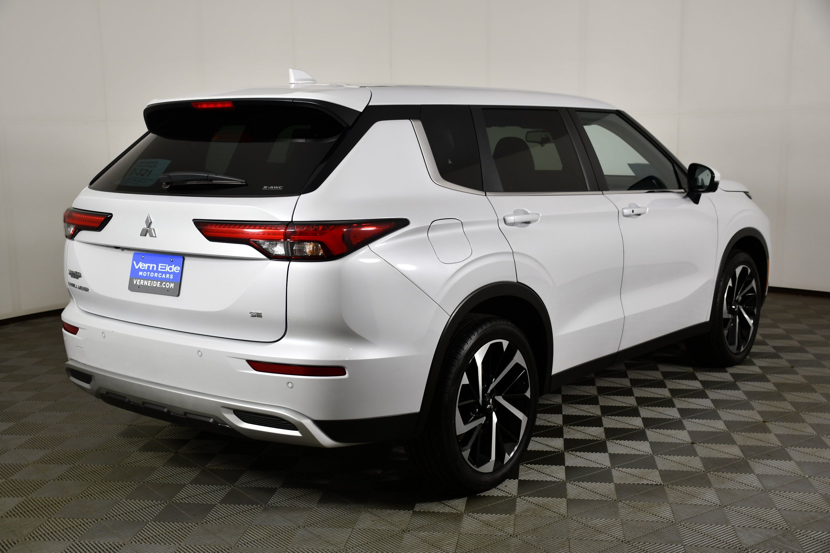 Used 2024 Mitsubishi Outlander SE AWD/4WD image 6