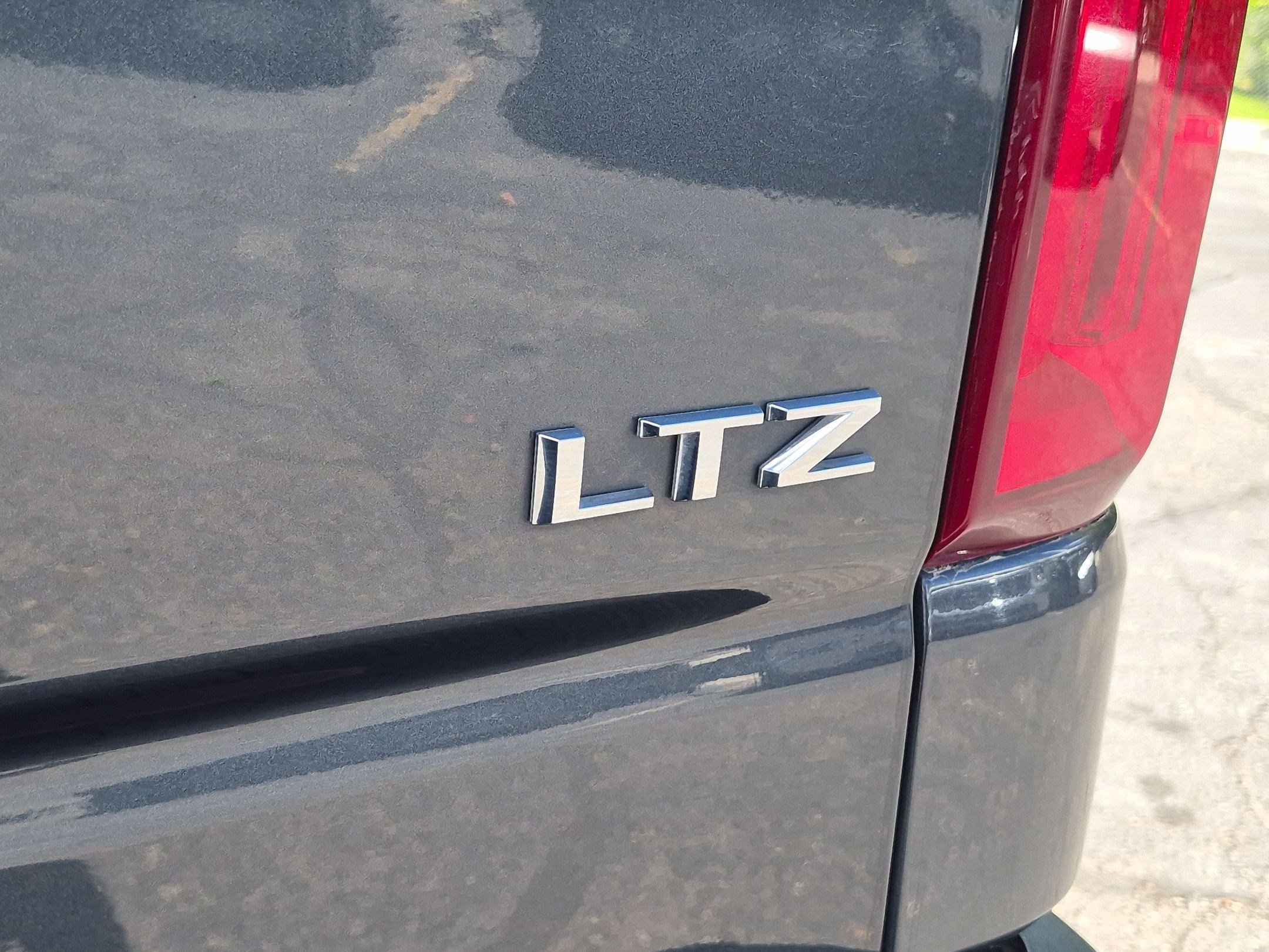 Certified 2021 Chevrolet Silverado 1500 LTZ w/ LTZ Premium Package AWD/4WD image 28