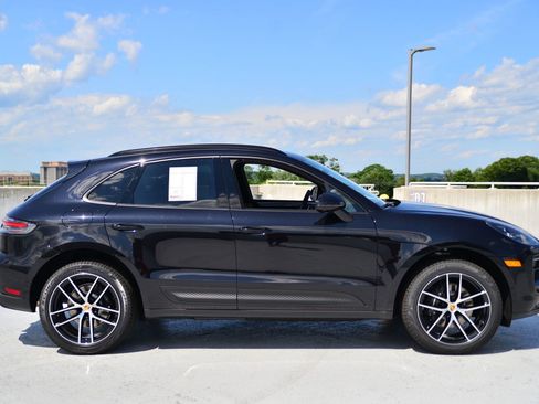 Certified 2025 Porsche Macan image 8