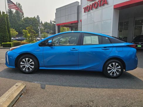 Certified 2020 Toyota Prius LE AWD/4WD image 4