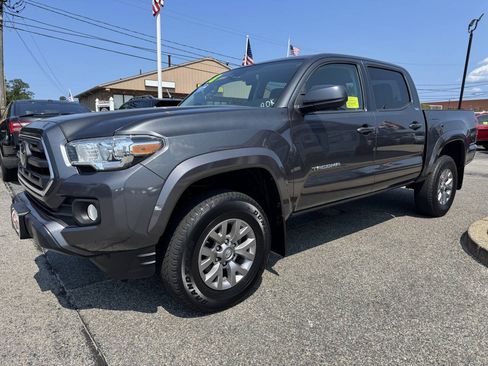 Used 2018 Toyota Tacoma SR5 AWD/4WD image 3