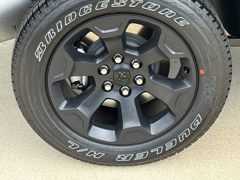 New 2026 RAM 1500 4x4 Crew Cab image 10