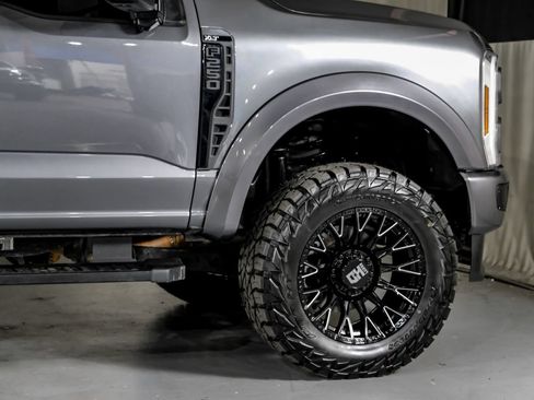 Used 2024 Ford F250 XLT w/ Black Appearance Package AWD/4WD image 8