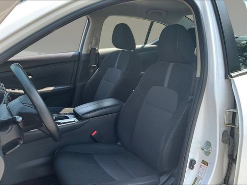 Used 2024 Nissan Sentra SV FWD image 19