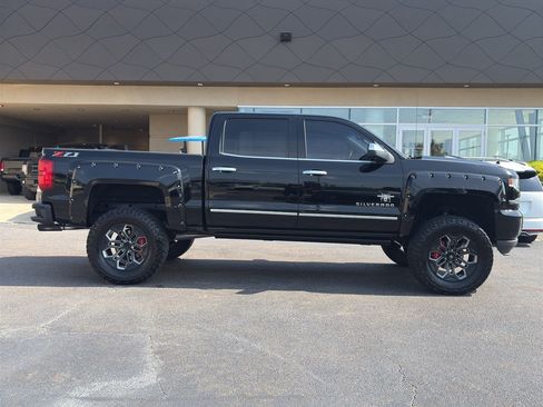 Used 2018 Chevrolet Silverado 1500 LTZ Z71 w/ LTZ Plus Package AWD/4WD image 4