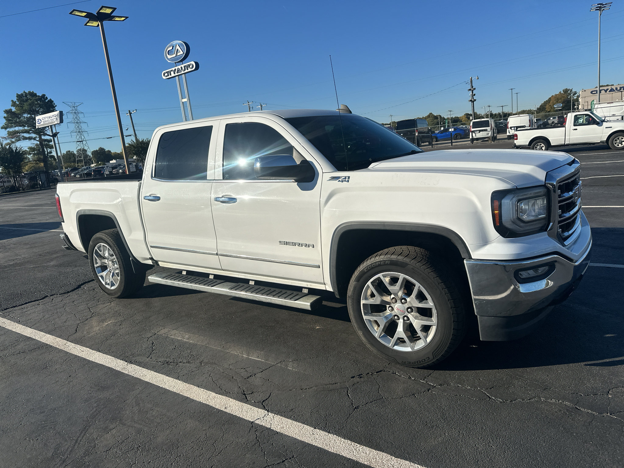 Used 2018 GMC Sierra 1500 SLT w/ SLT Premium Package AWD/4WD image 3