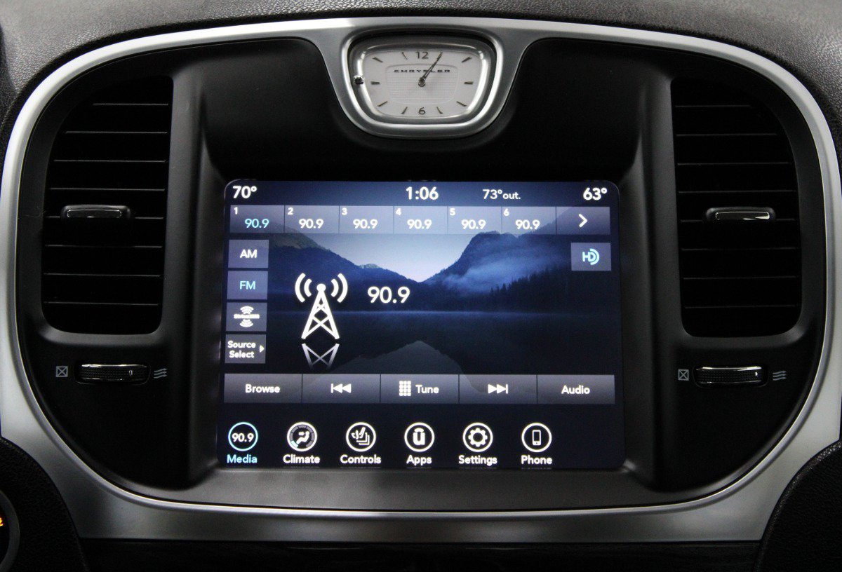 Used 2021 Chrysler 300 Touring L RWD image 22