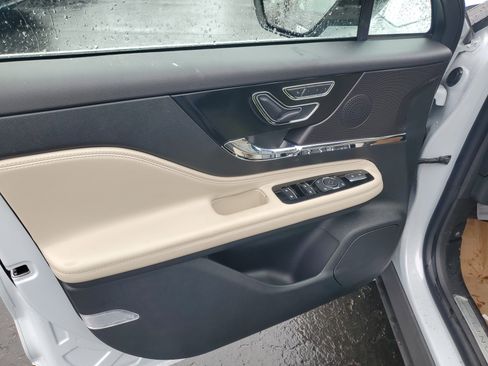 New 2026 Lincoln Corsair Premiere image 8