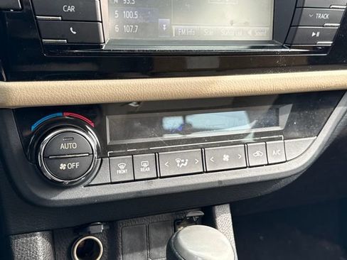 Used 2016 Toyota Corolla LE image 27