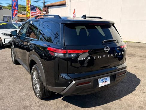 Used 2024 Nissan Pathfinder SV FWD image 5