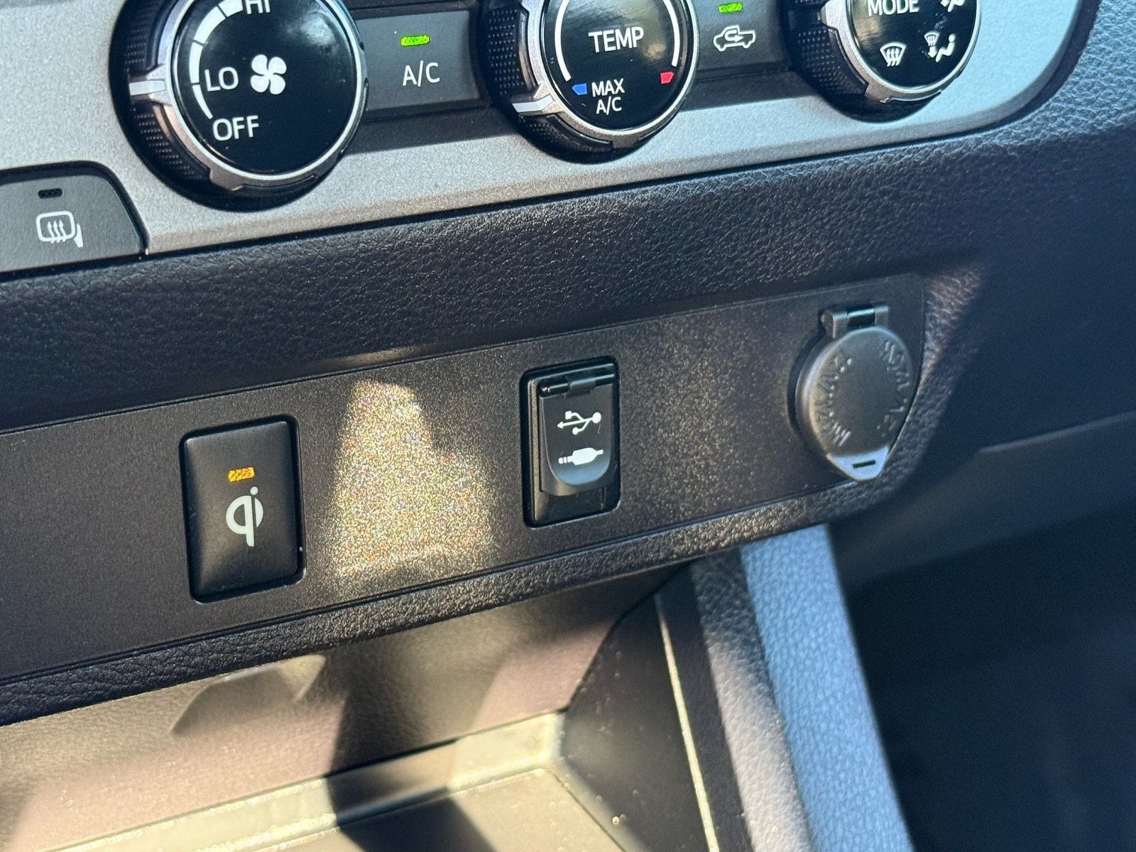 Used 2017 Toyota Tacoma TRD Sport w/ Tow Package RWD image 24