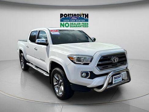 Used 2017 Toyota Tacoma Limited w/ Tow Package AWD/4WD image 28