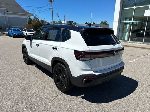Certified 2025 Volkswagen Taos SE AWD/4WD image 6