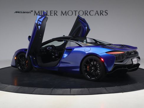Used 2025 McLaren Artura Spider RWD image 16