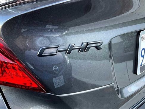 Used 2022 Toyota C-HR XLE image 9