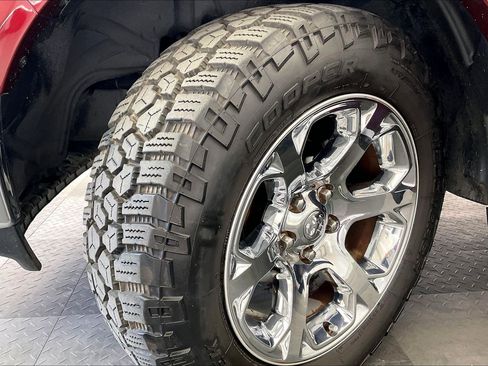 Used 2018 RAM 1500 Laramie AWD/4WD image 33