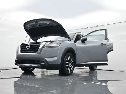 Used 2024 Nissan Pathfinder Platinum w/ Cargo Package image 30