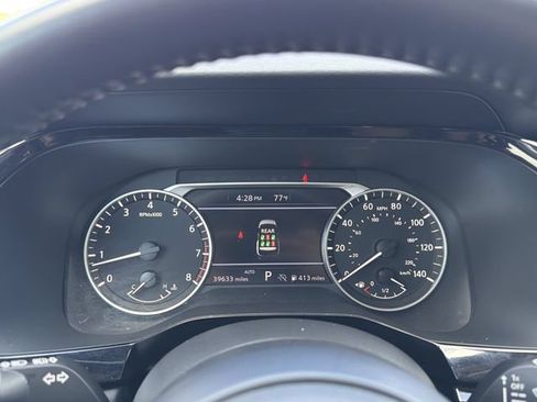 Used 2025 Nissan Pathfinder SV AWD/4WD image 14