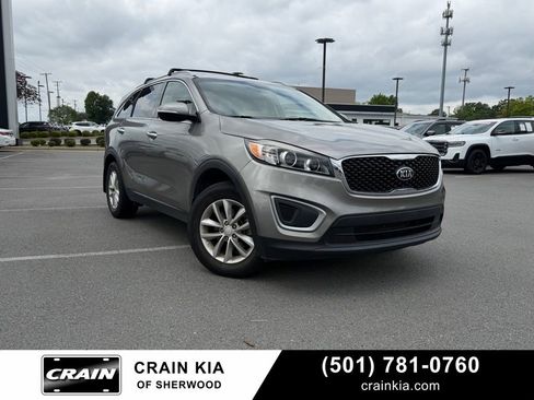Used 2017 Kia Sorento LX w/ LX Convenience Package image 1
