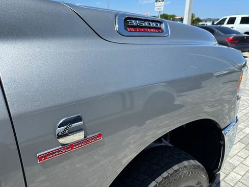 Used 2022 RAM 3500 Tradesman w/ Chrome Appearance Group AWD/4WD image 15
