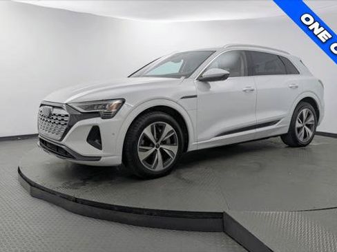 Used 2024 Audi Q8 e-tron Premium Plus w/ Premium Plus Package AWD/4WD image 2