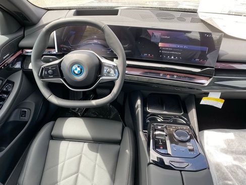 New 2026 BMW i5 eDrive40 AWD/4WD image 9