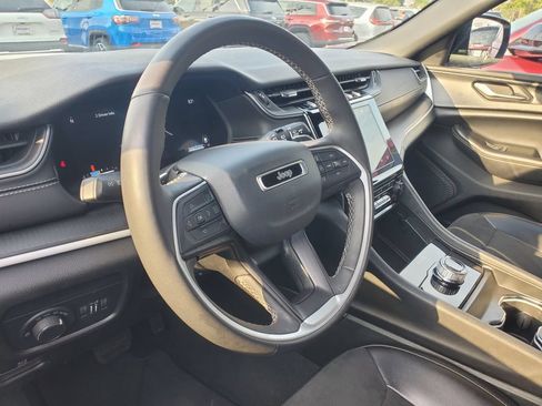 Used 2024 Jeep Grand Cherokee Altitude AWD/4WD image 9