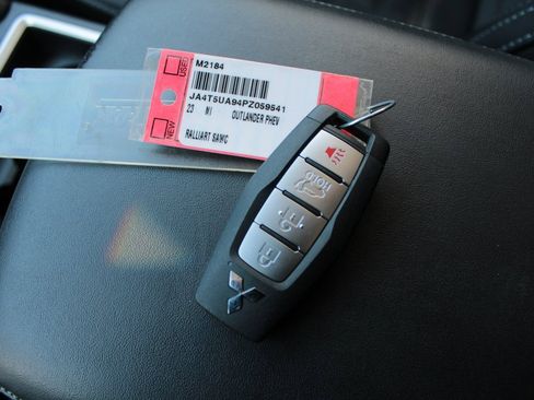 Used 2023 Mitsubishi Outlander SE image 24