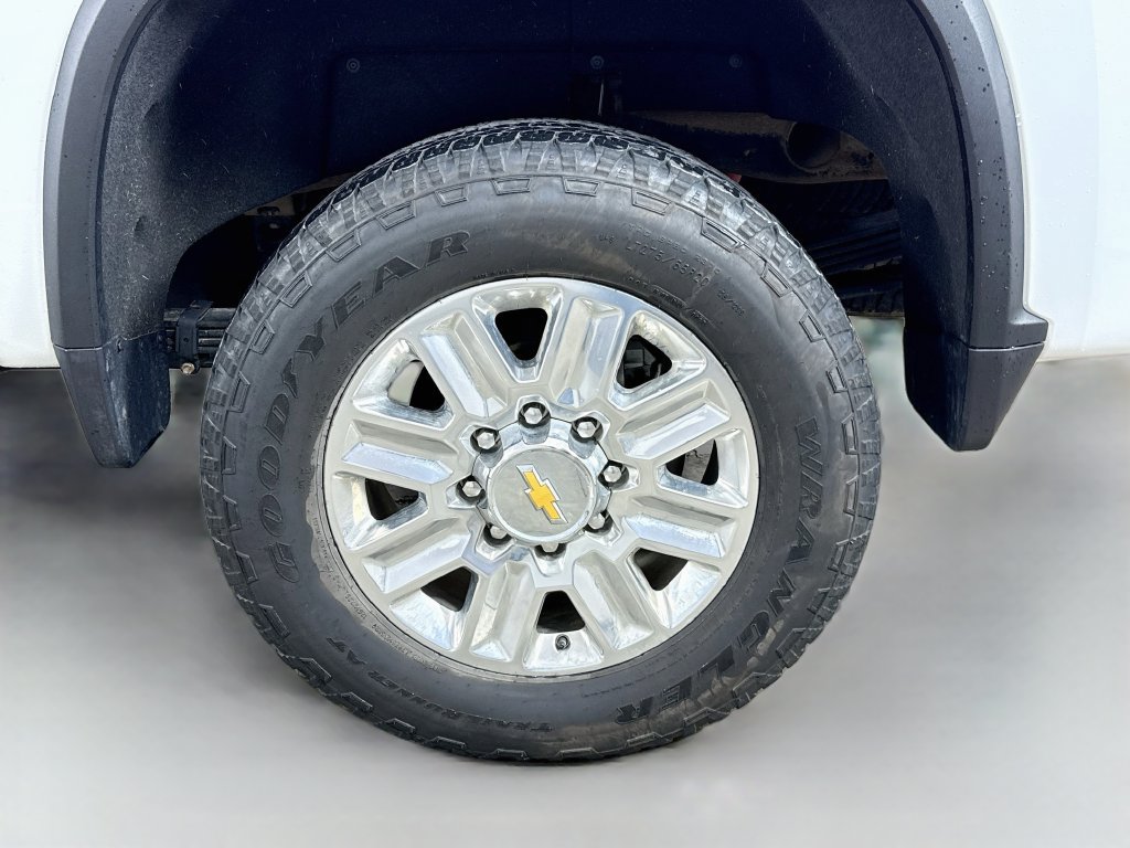 Used 2024 Chevrolet Silverado 2500 High Country w/ Technology Package AWD/4WD image 32
