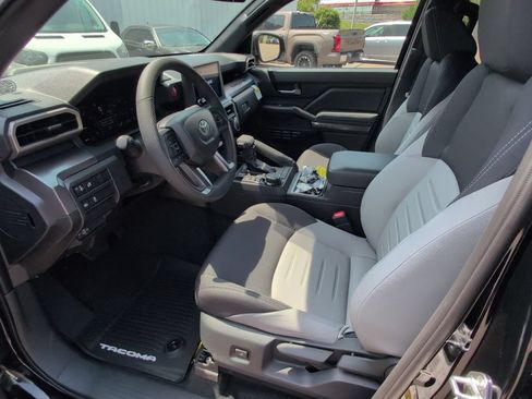 Certified 2026 Toyota Tacoma TRD Off-Road AWD/4WD image 18