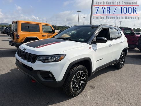 Used 2025 Jeep Compass Trailhawk w/ Trailhawk Convenience Group AWD/4WD image 1